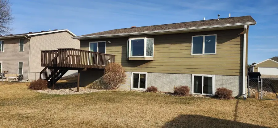 625 Sawgrass St, Yankton, SD 57078 - #2