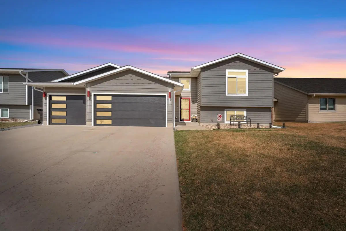 200 W 22nd, Yankton, SD 57078 - #1