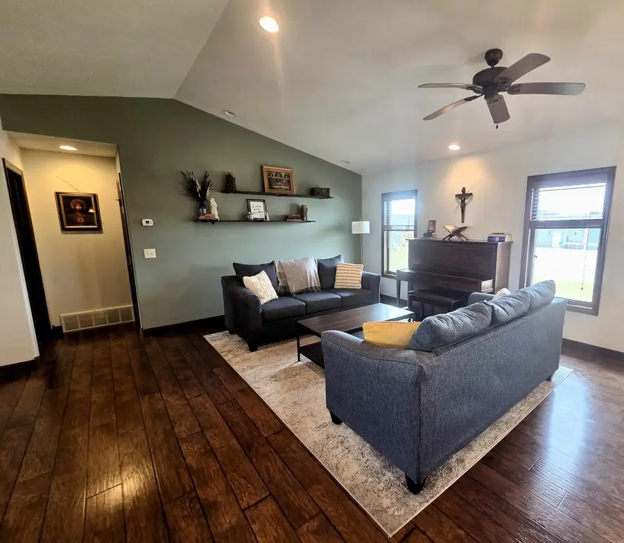 1530 Joseph Circle, Yankton, SD 57078 - #3