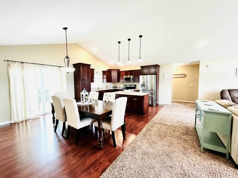 307 Nottingham Ln, Yankton, SD 57078 - #2