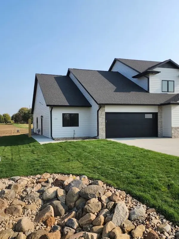 2901 Jenny Cir, Yankton, SD 57078