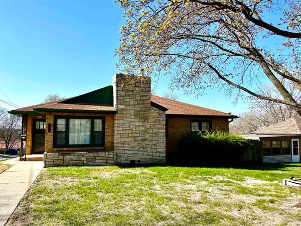 403 E 9th St, Yankton, SD 57078