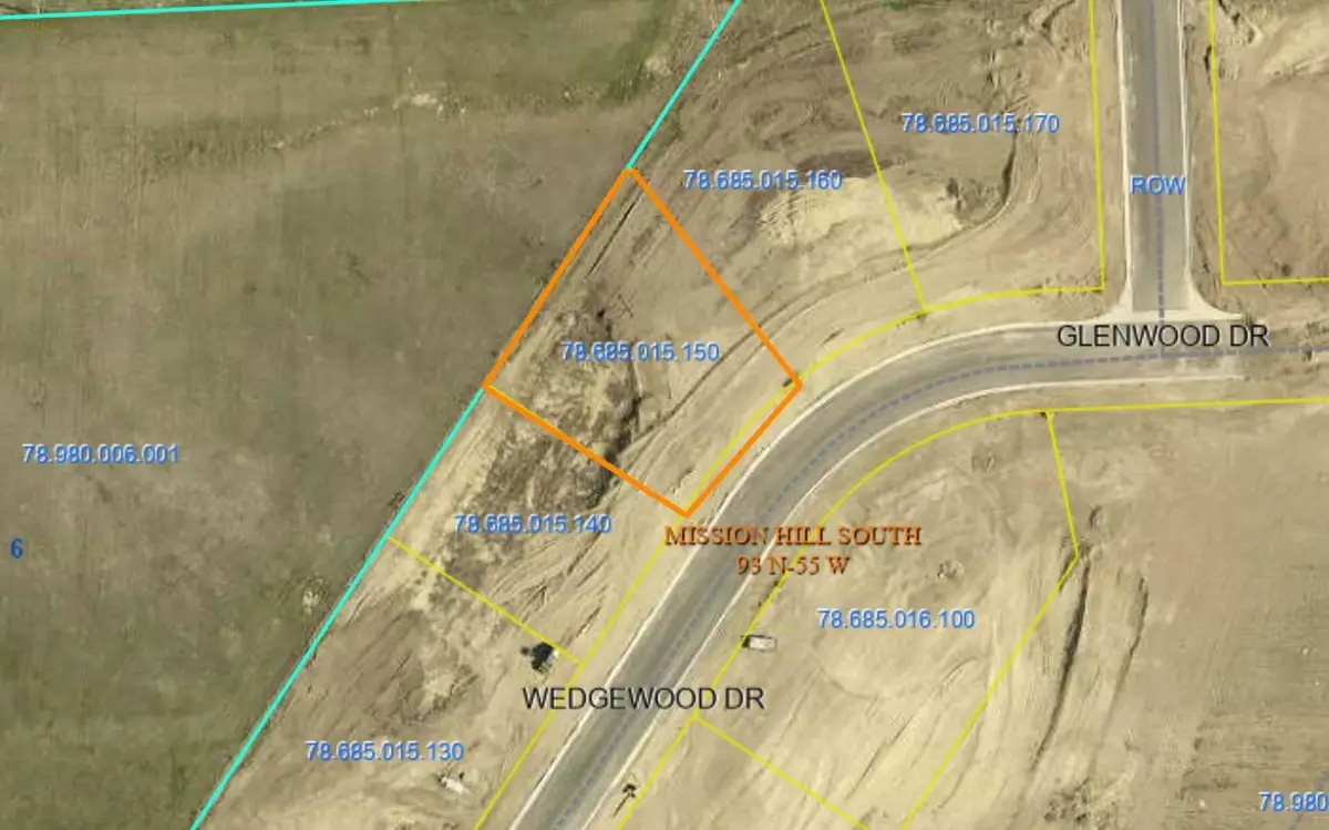 3005 Wedgewood Dr, Yankton, SD 57078 - #1