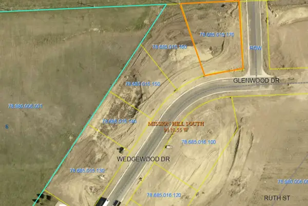 3009 Wedgewood Dr, Yankton, SD 57078