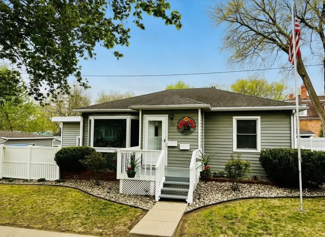 403 E 6th St, Yankton, SD 57078 - #1