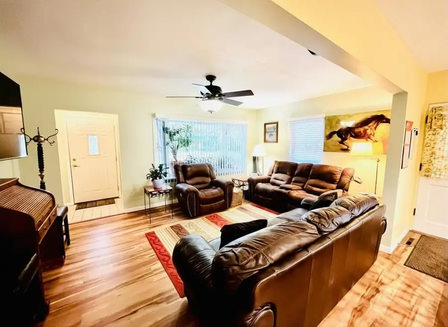 403 E 6th St, Yankton, SD 57078 - #2