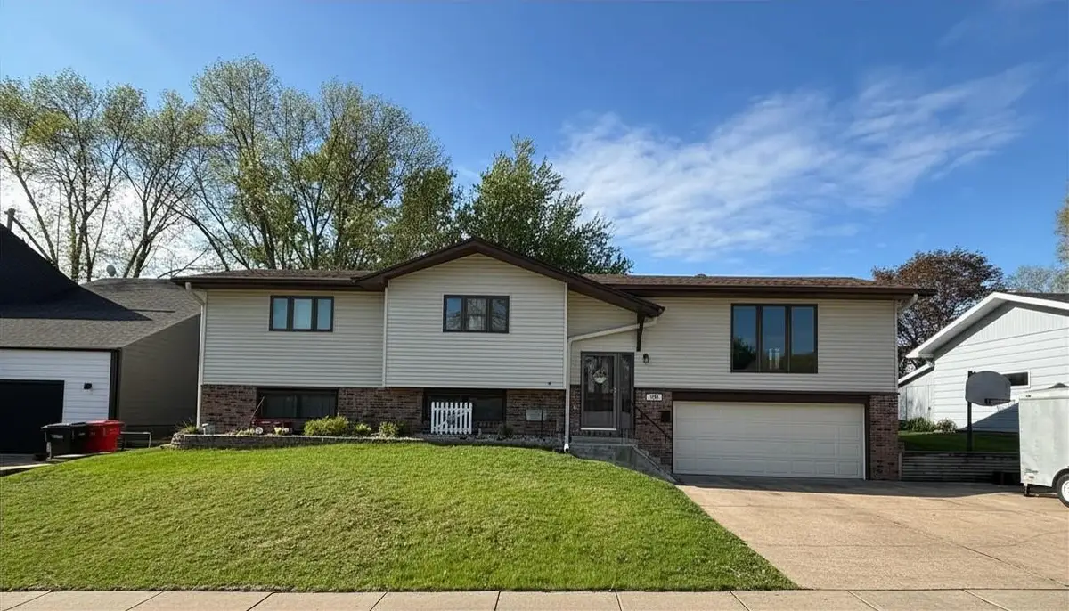 305 E 23rd, Yankton, SD 57078 - #1