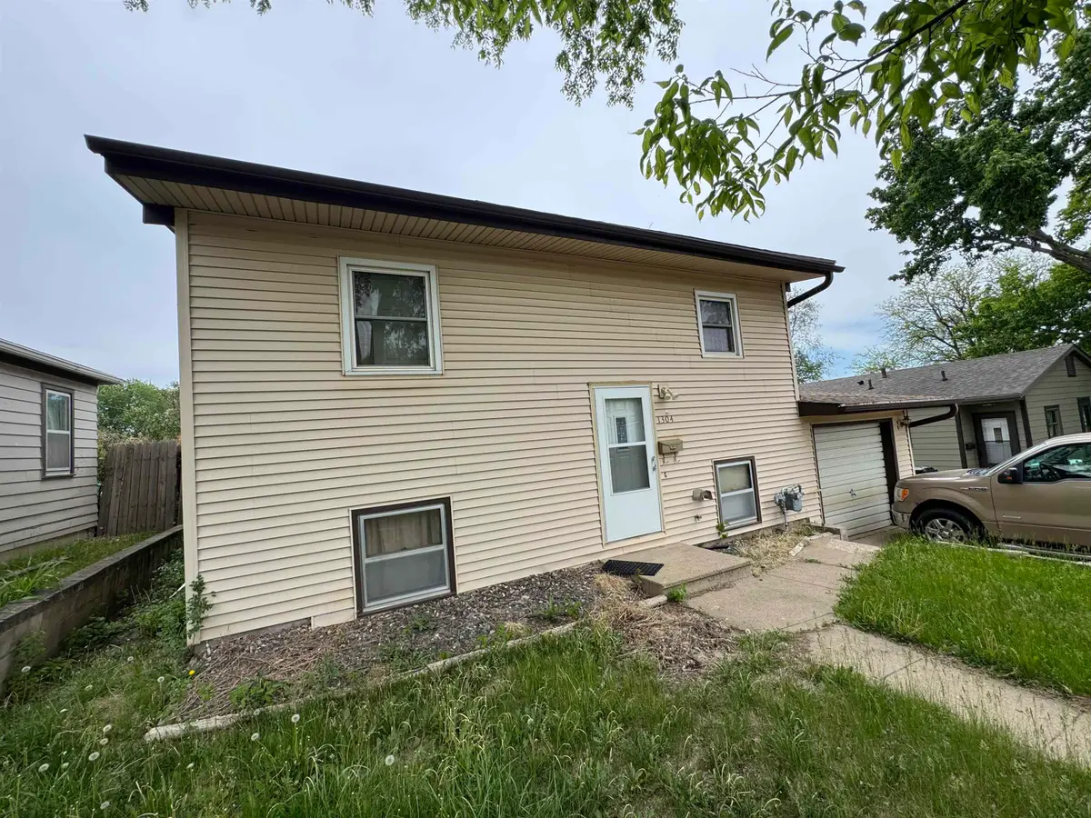 1304 Burleigh St, Yankton, SD 57078 - #1