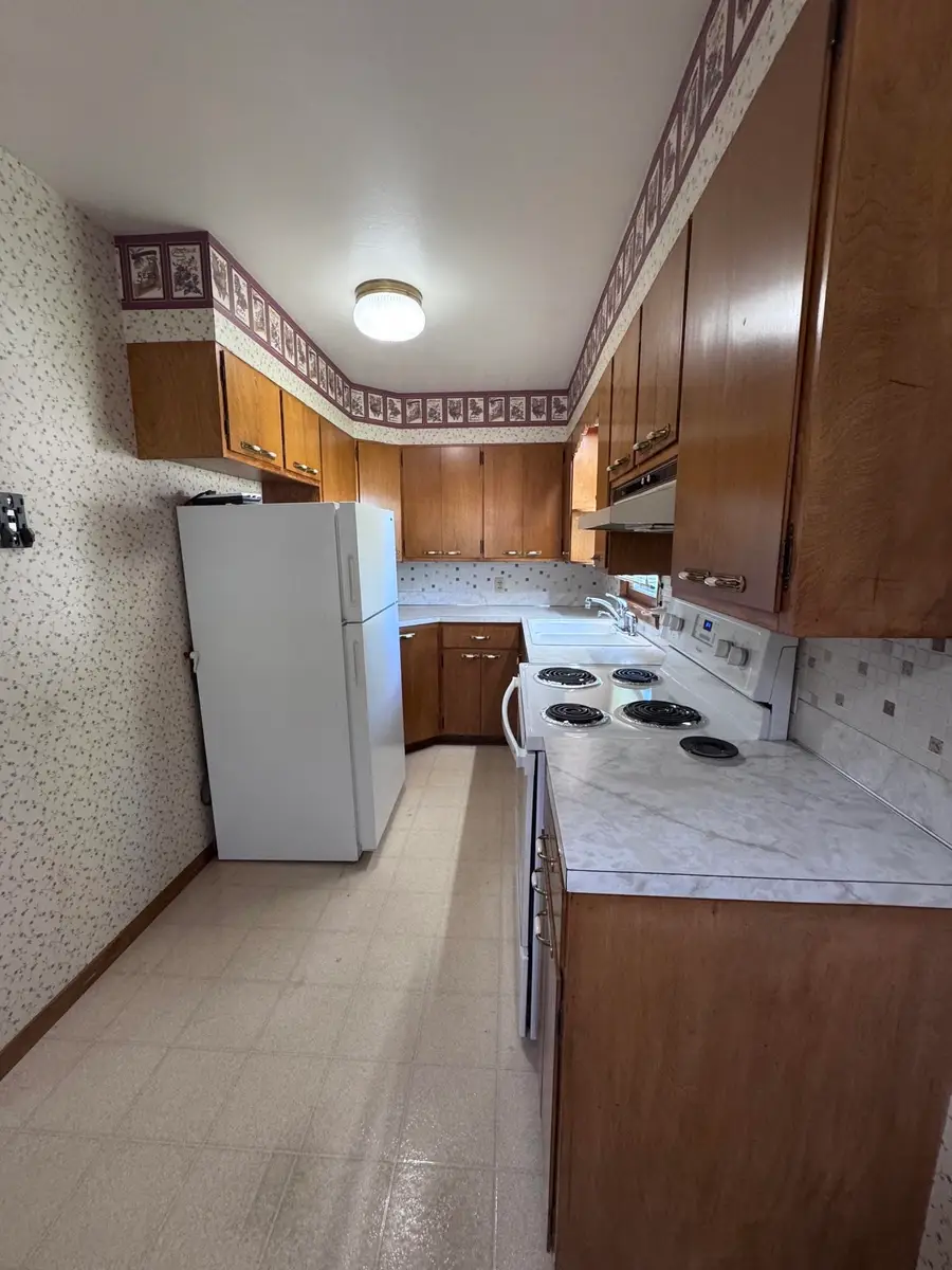 606 E 15th Street, Yankton, SD 57078 - #3