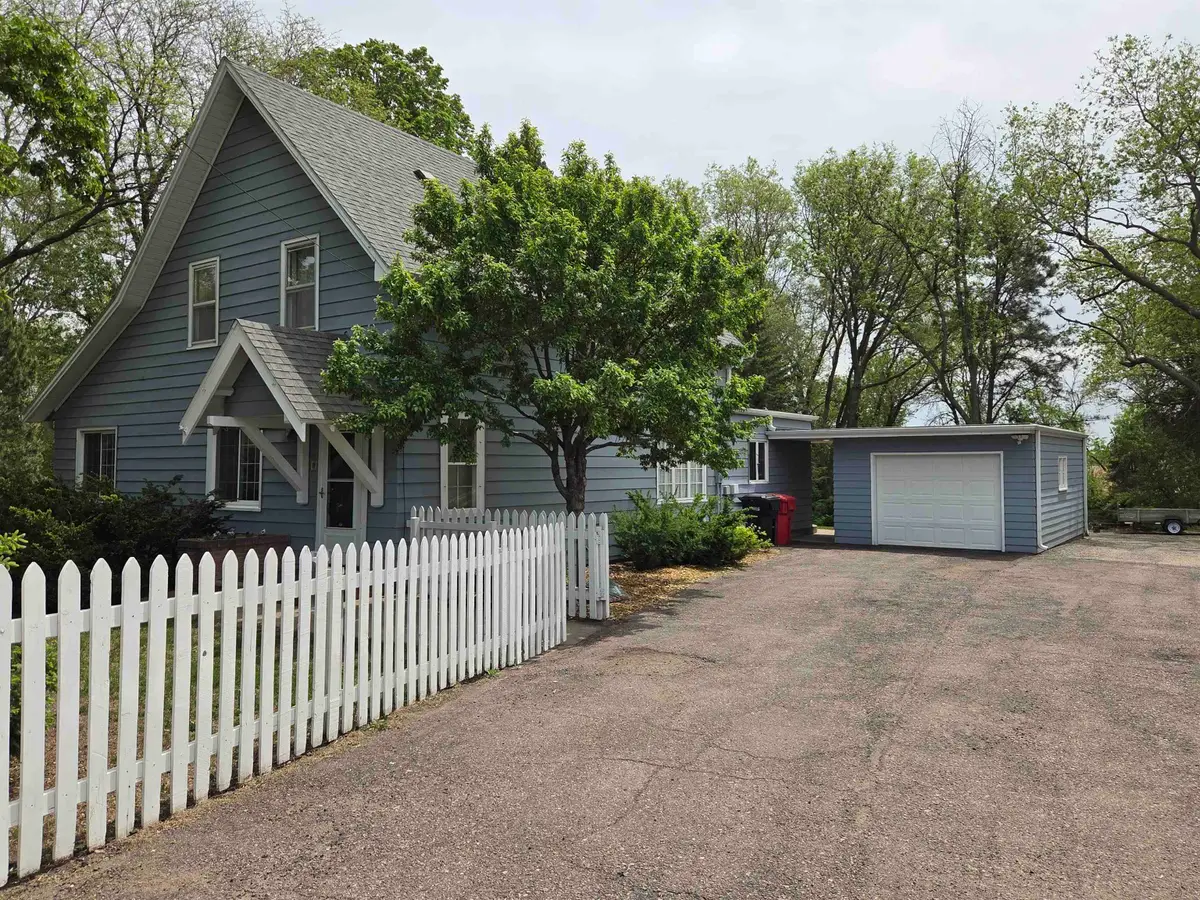 1701 Whiting Dr, Yankton, SD 57078 - #1