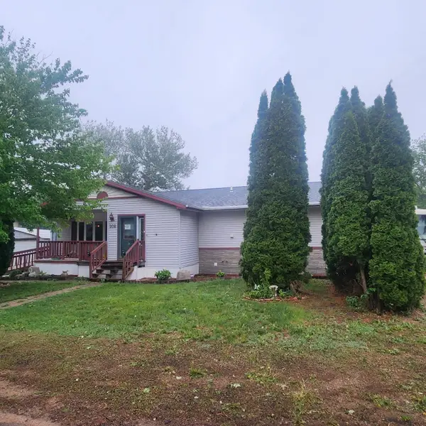 208 S Clark St, Viborg, SD 57070