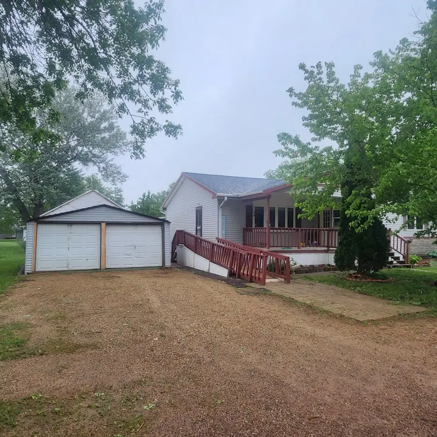 208 S Clark St, Viborg, SD 57070 - #2