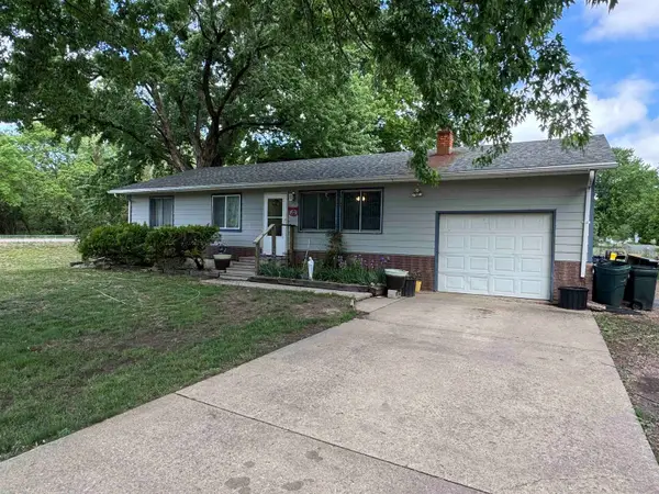100 Wayne St, Yankton, SD 57078