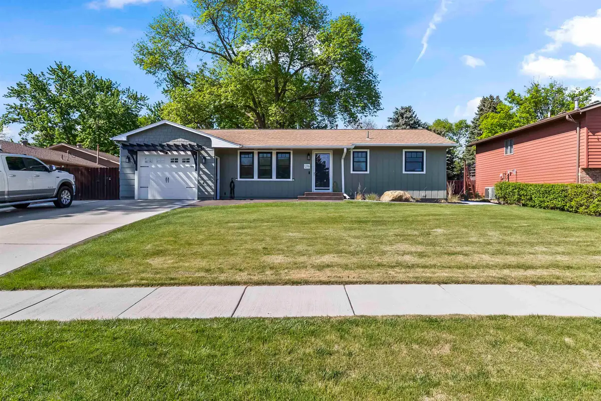 1216 W 10th, Yankton, SD 57078 - #1