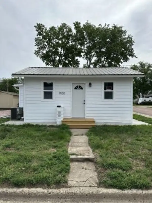 1100 Burleigh St, Yankton, SD 57078