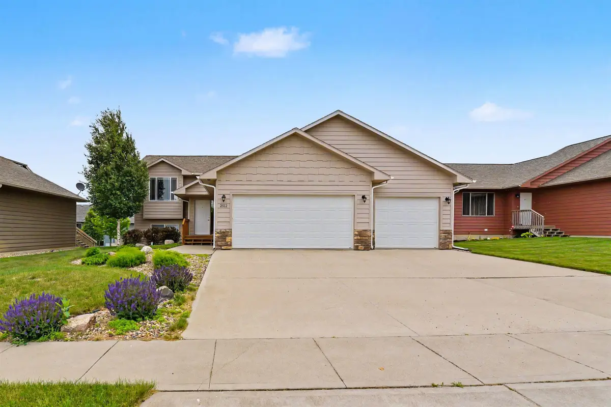 2512 Wynn Way, Yankton, SD 57078 - #1