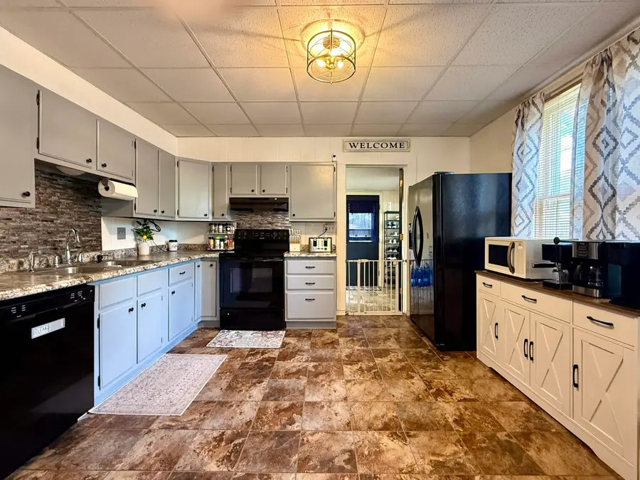 133 N Janda, Tabor, SD 57063 - #2