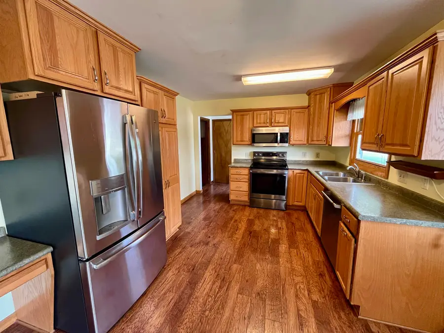 707 E 21st Street, Yankton, SD 57078 - #3