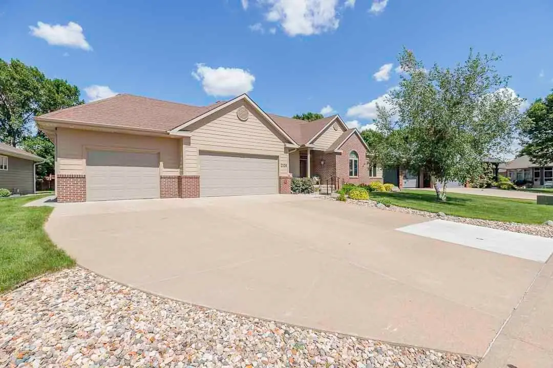 2706 Lakeview Drive, Yankton, SD 57078 - #1