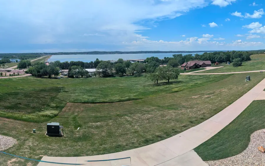 103 Marina Bluffs Ct, #2e, Yankton, SD 57078 - #2