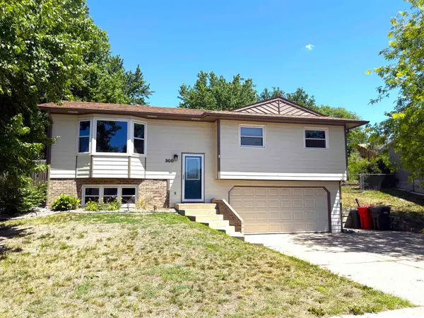 300 W 25th St, Yankton, SD 57078