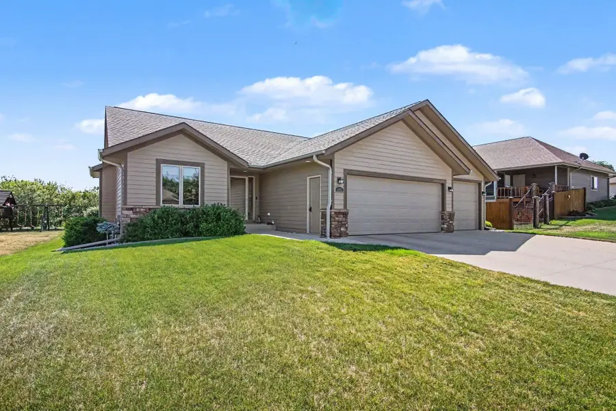 1802 W Street, Yankton, SD 57078 - #3
