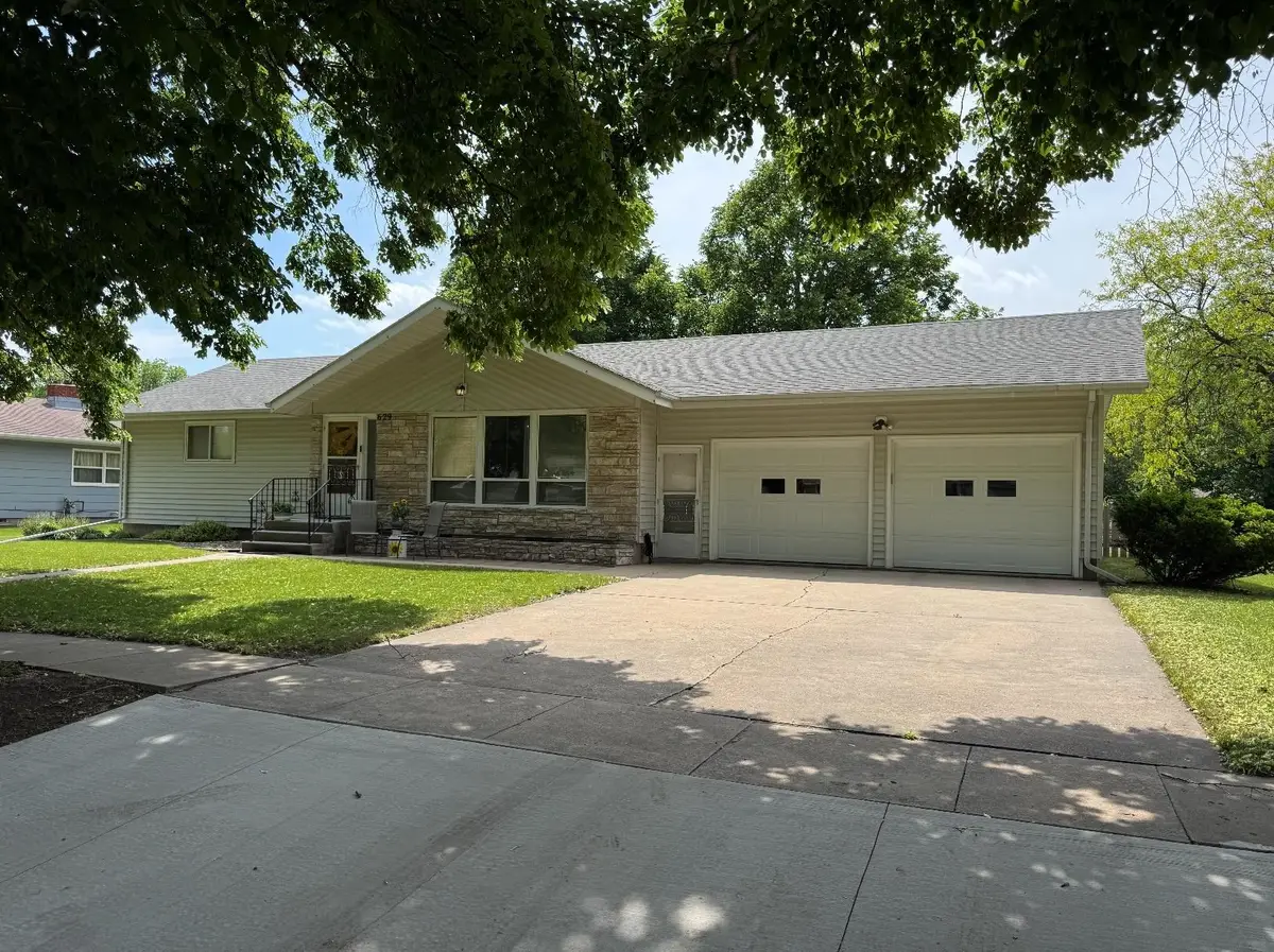 629 S Relanto, Freeman, SD 57029 - #1