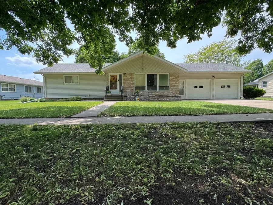 629 S Relanto, Freeman, SD 57029 - #2