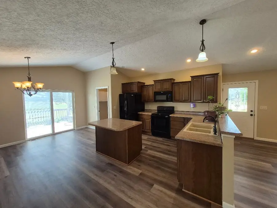 206 Violet Drive, Yankton, SD 57078 - #2