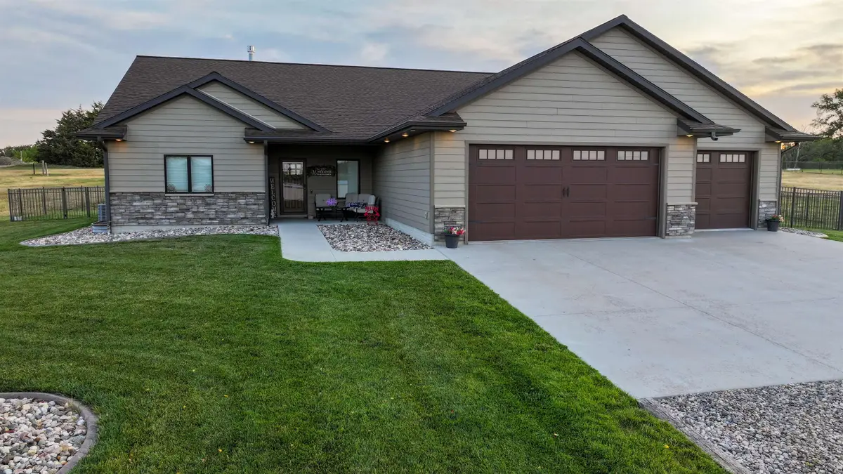 55091 Winchester Dr, Crofton, NE 68730 - #1