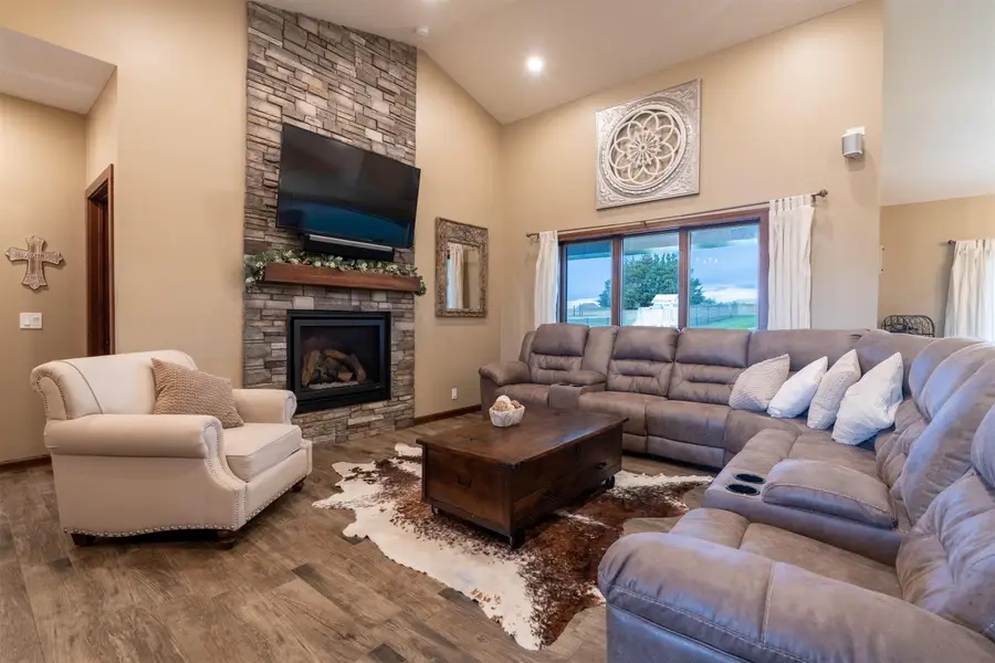 55091 Winchester Dr, Crofton, NE 68730 - #2