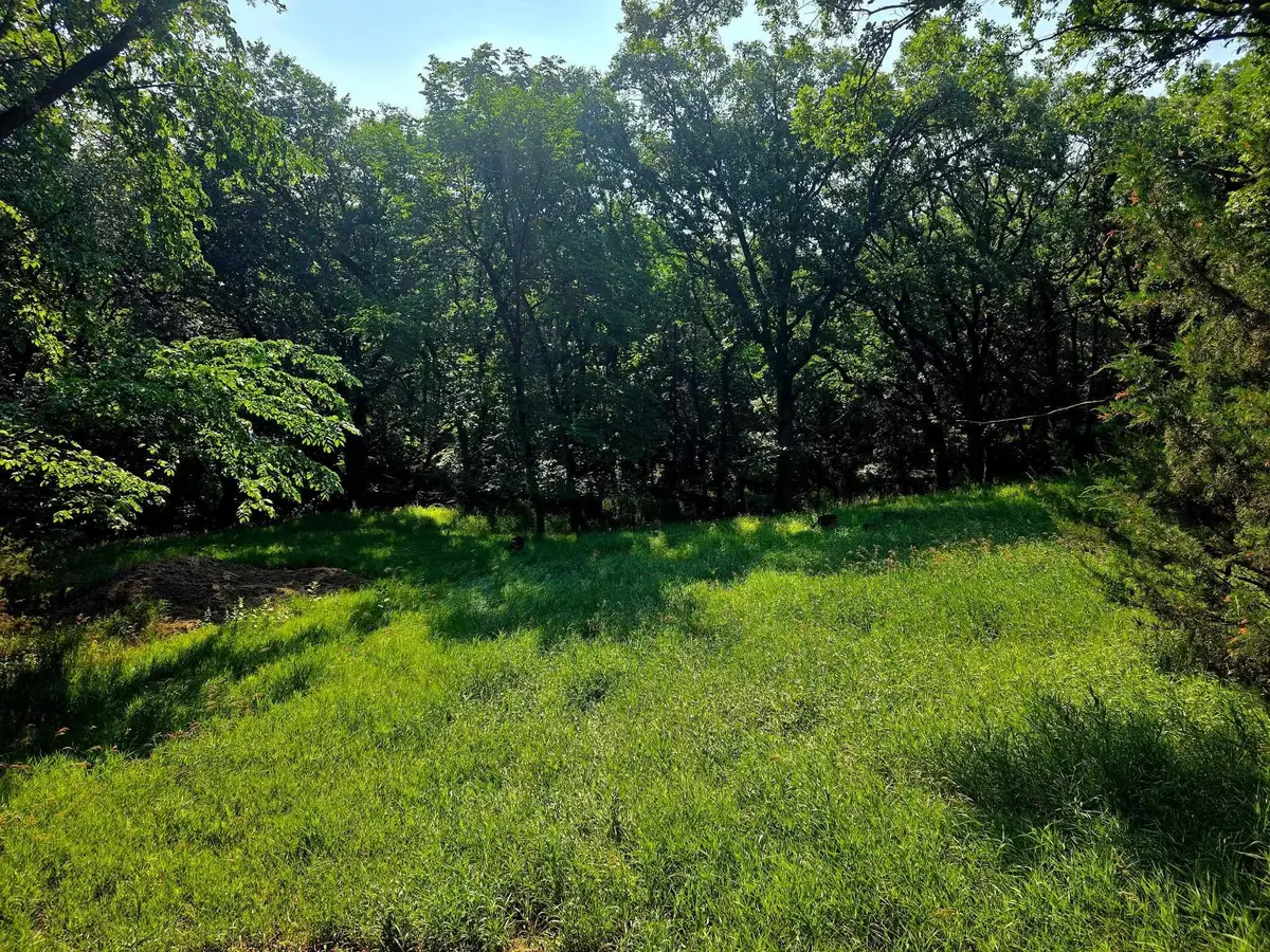 292 Russell Rd, Yankton, SD 57078 - #1