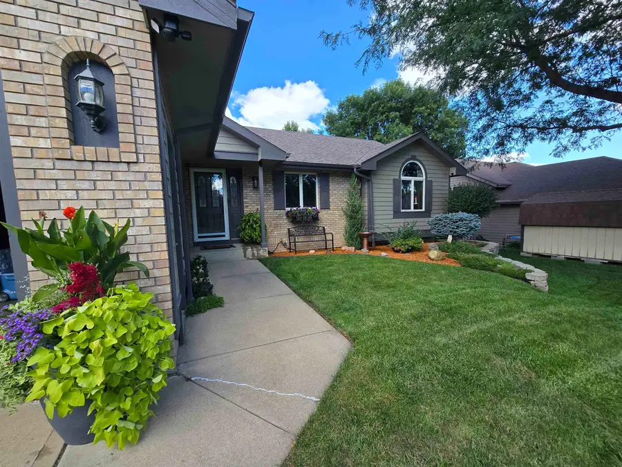 804 E 21st Street, Yankton, SD 57078 - #3