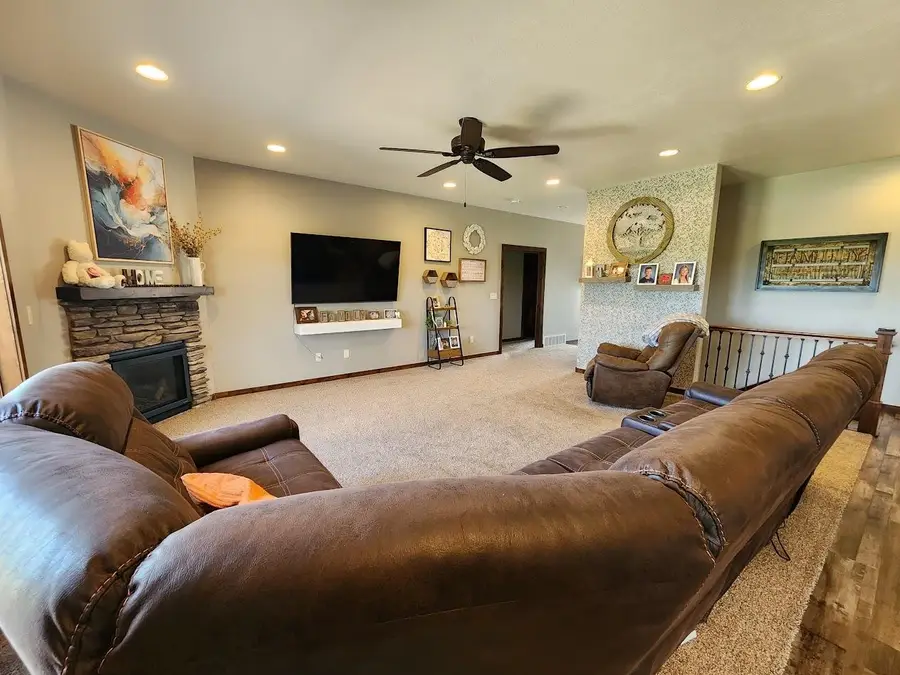 2802 Woodbine Ave., Yankton, SD 57078 - #3