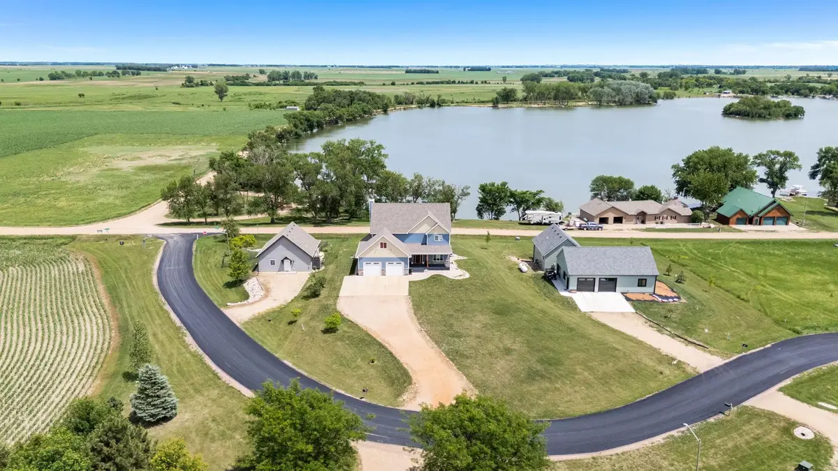 101 Lakeview Dr, Hurley, SD 57036 - #1