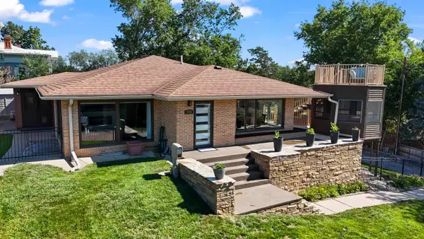 704 W. Riverside Dr., Yankton, SD 57078