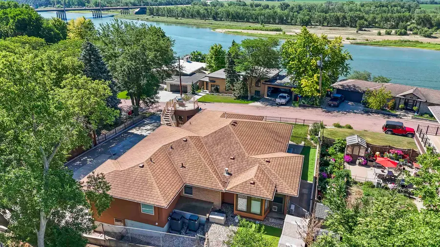 704 W. Riverside Dr., Yankton, SD 57078 - #3