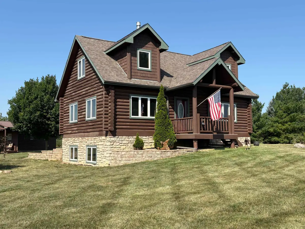 105 Spring Meadow Rd, Yankton, SD 57078 - #1