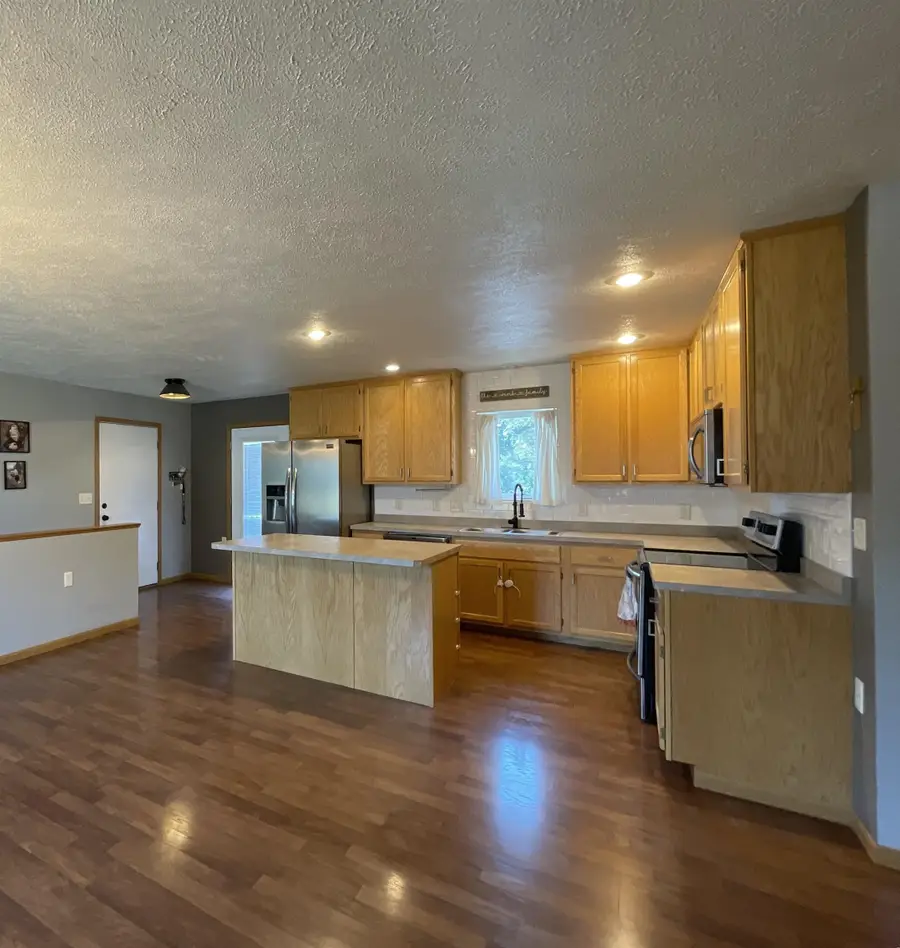 607 W 17th Ave., Tyndall, SD 57066 - #2