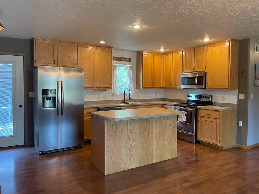 607 W 17th Ave., Tyndall, SD 57066 - #3