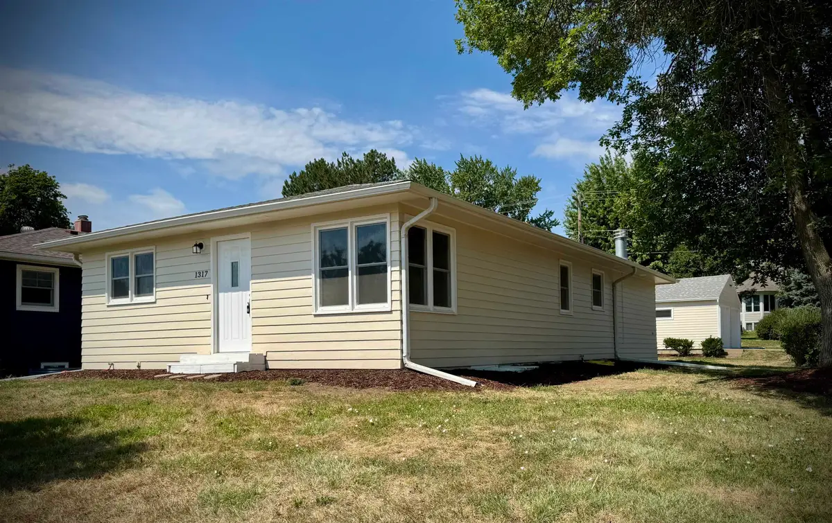 1317 Pearl, Yankton, SD 57078 - #1
