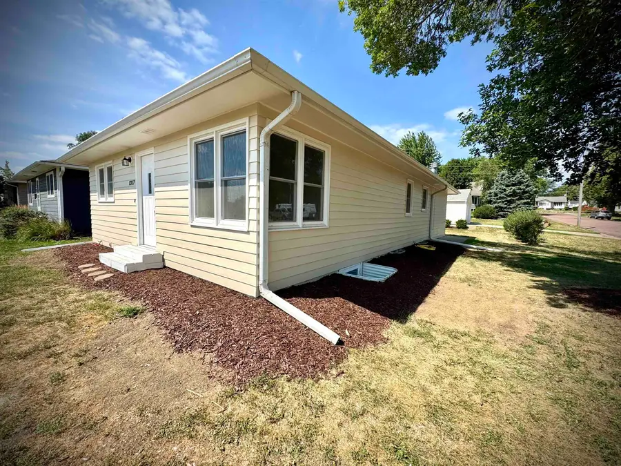 1317 Pearl, Yankton, SD 57078 - #2