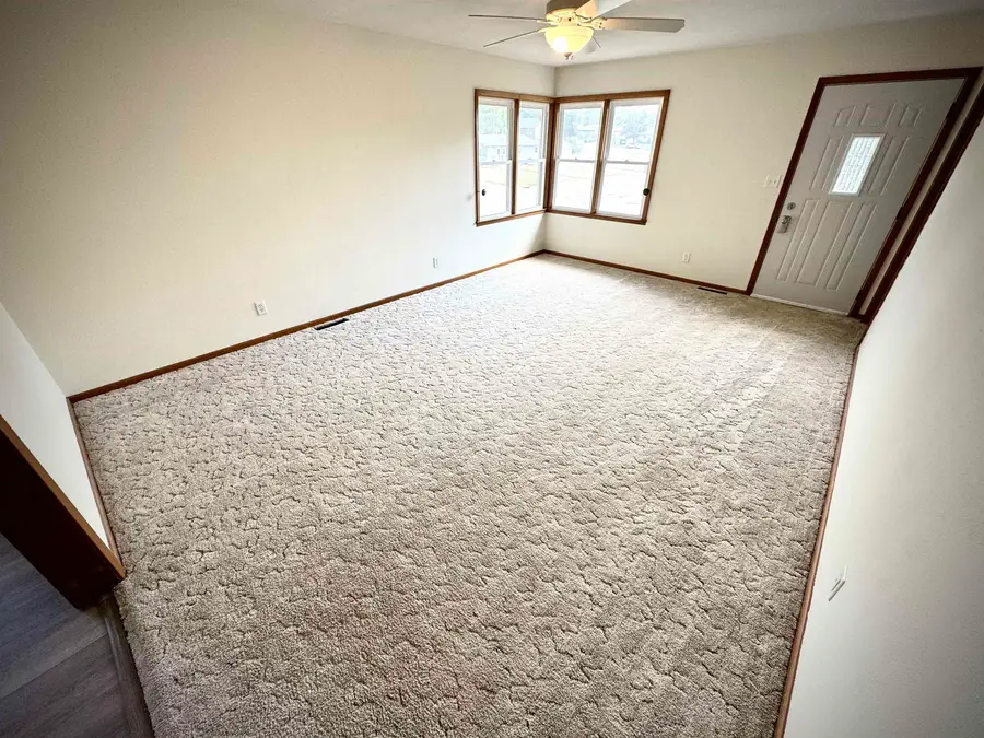 1317 Pearl, Yankton, SD 57078 - #3