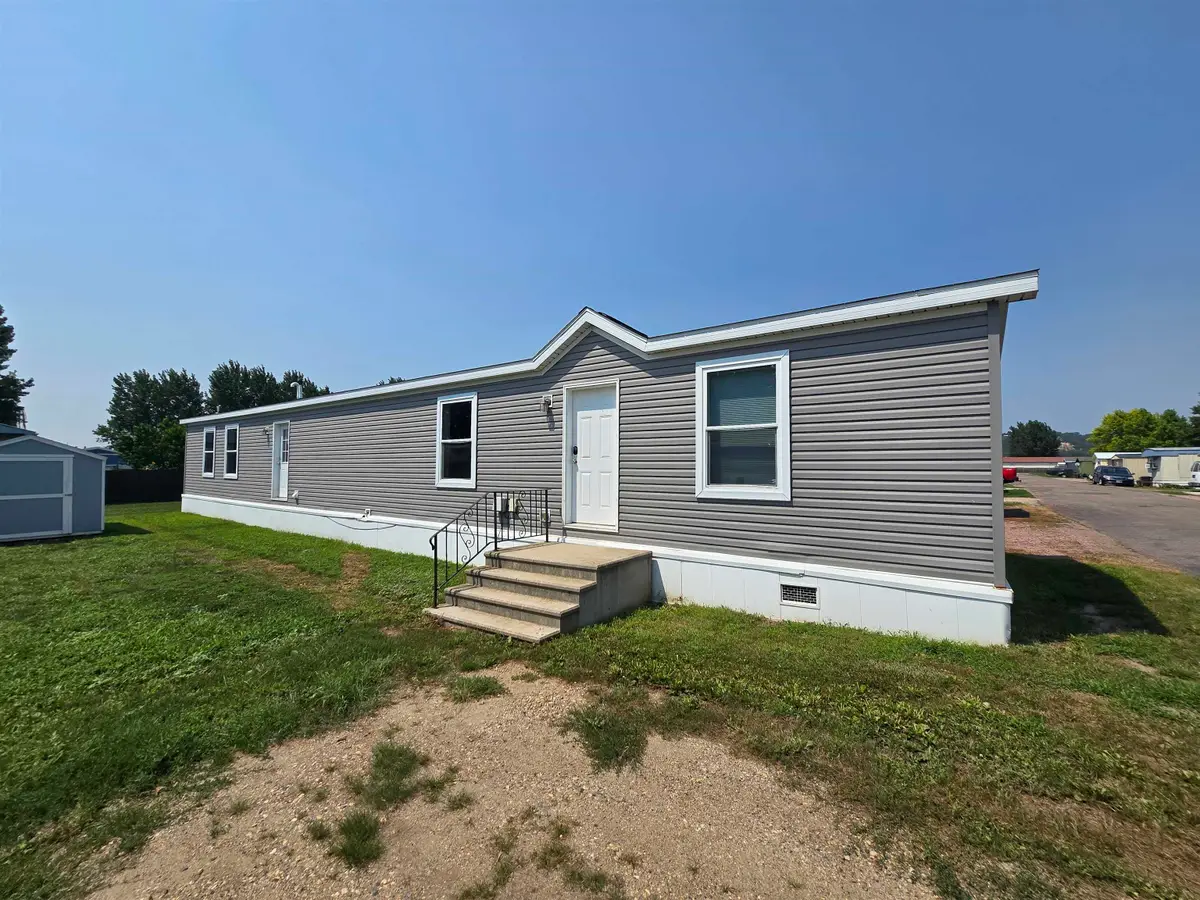 105 Sid St, Yankton, SD 57078 - #1
