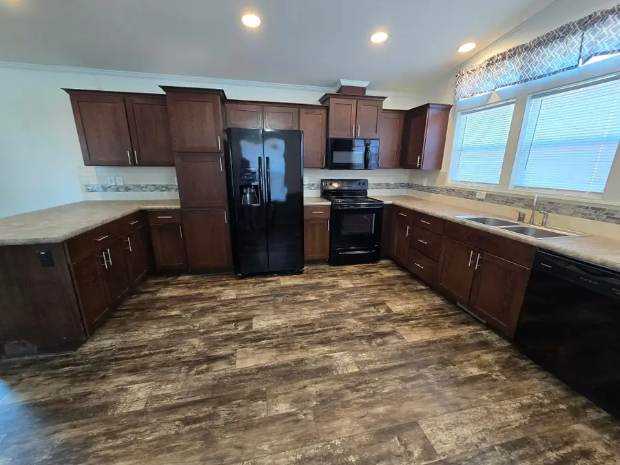 105 Sid St, Yankton, SD 57078 - #3