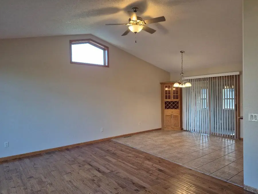 1507 West St., Yankton, SD 57078 - #2