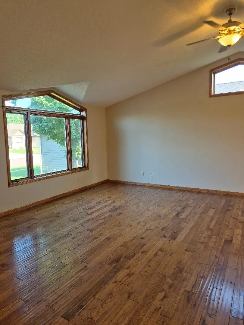 1507 West St., Yankton, SD 57078 - #3