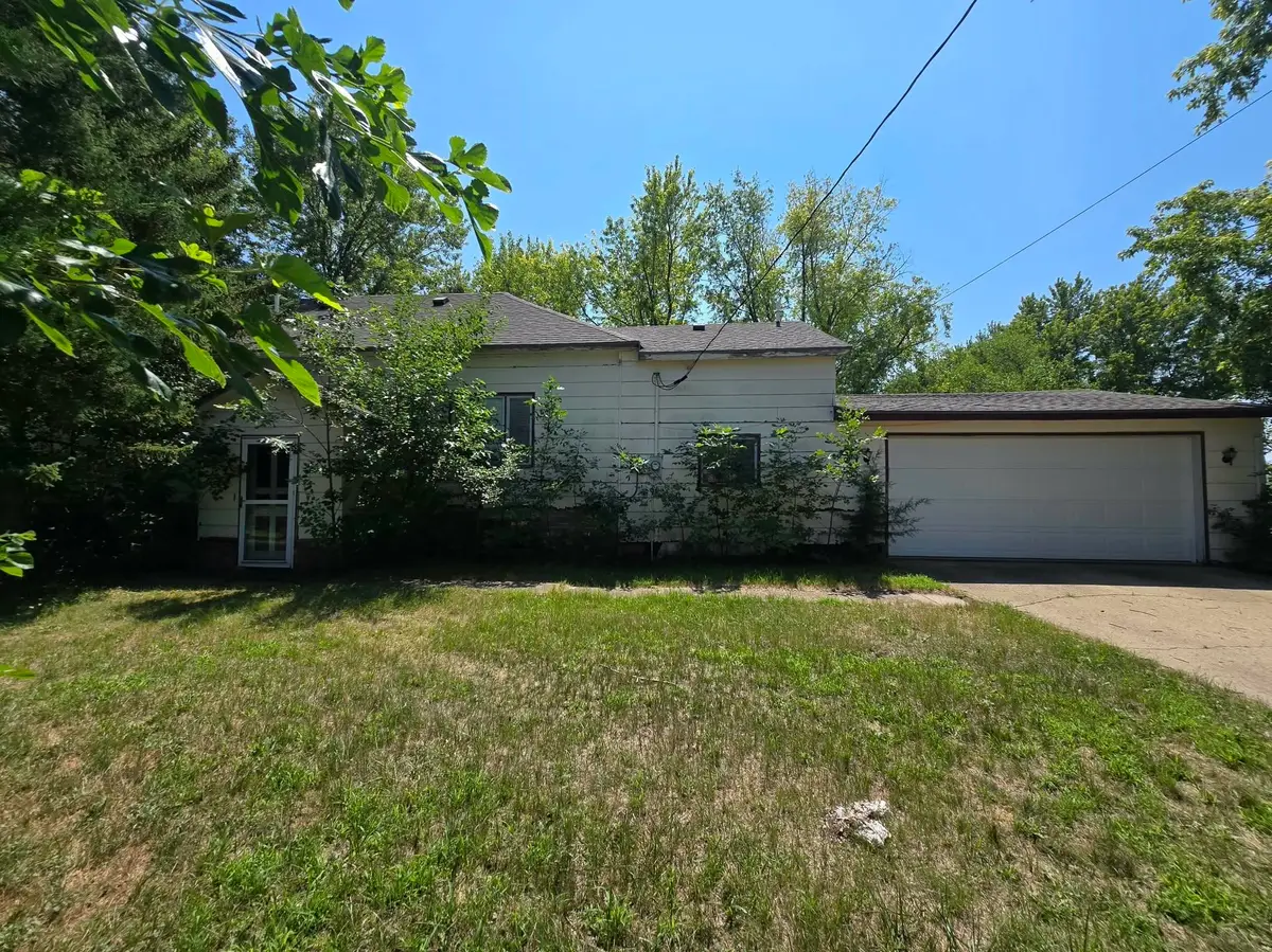 301 W 11th Ave, Tyndall, SD 57066 - #1