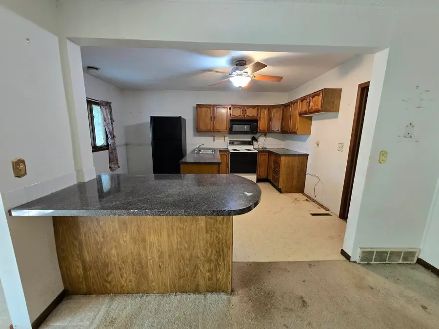 301 W 11th Ave, Tyndall, SD 57066 - #2