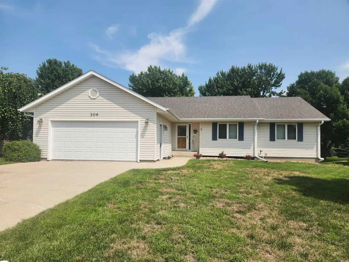 304 Donohoe Blvd, Yankton, SD 57078 - #1